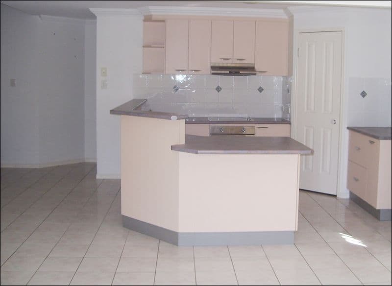 10 Gale Street, REDCLIFFE QLD 4020, Redcliffe - Thumbnail 2