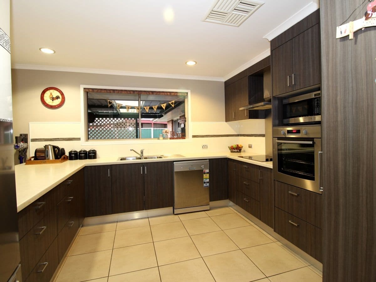 91 Moody Street, Emerald QLD 4720, Emerald - Thumbnail 2
