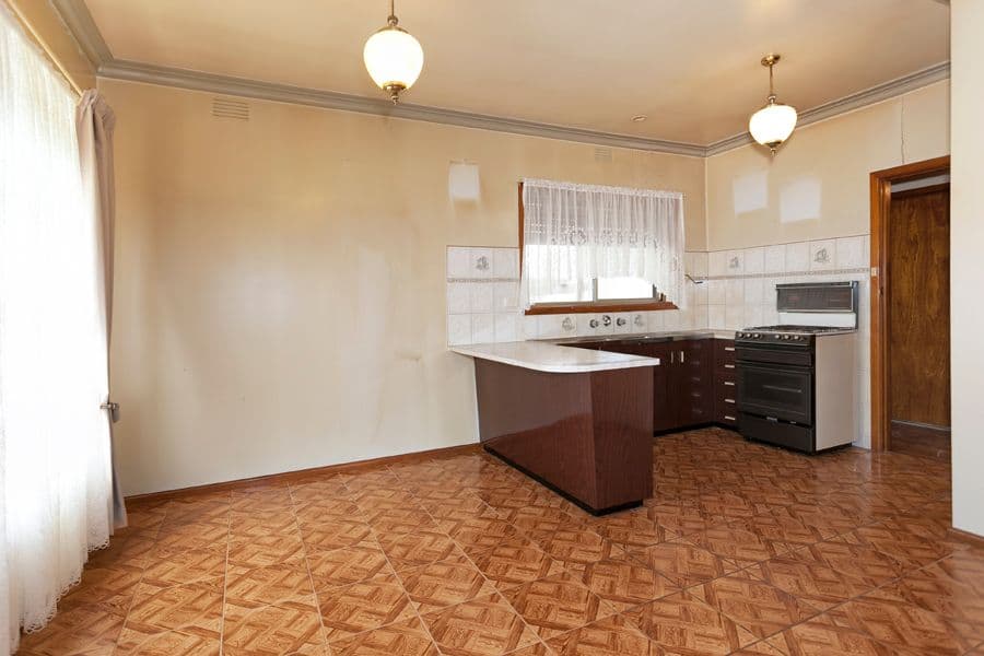 10 Southwold Street, ST ALBANS VIC 3021, St Albans - Thumbnail 3