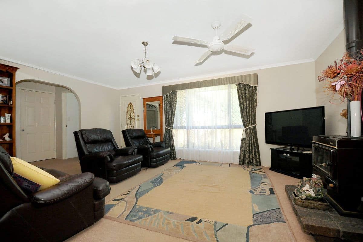 7 Lotus Crescent, Centenary Heights QLD 4350, Centenary Heights - Thumbnail 3