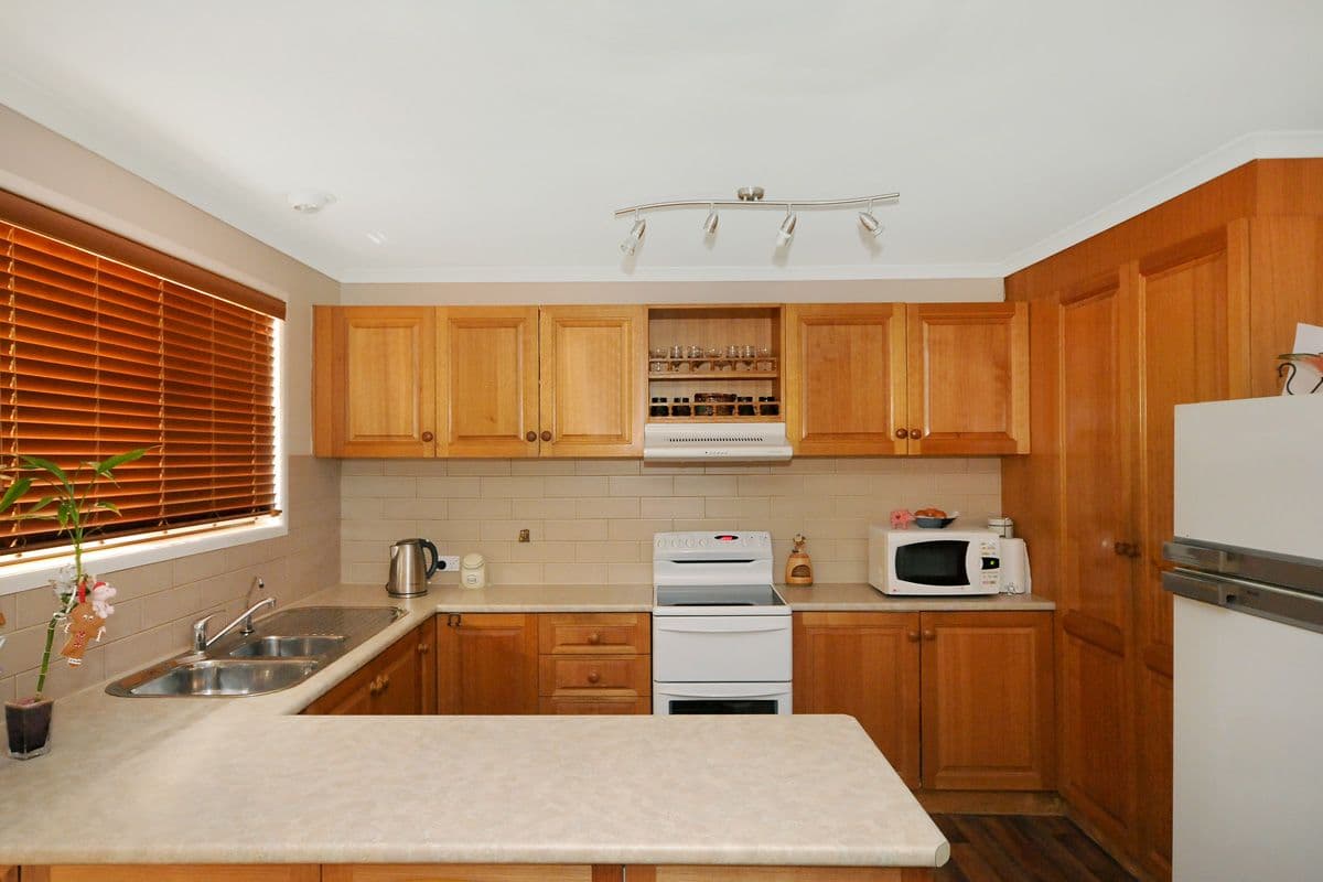 7 Lotus Crescent, Centenary Heights QLD 4350, Centenary Heights - Thumbnail 4