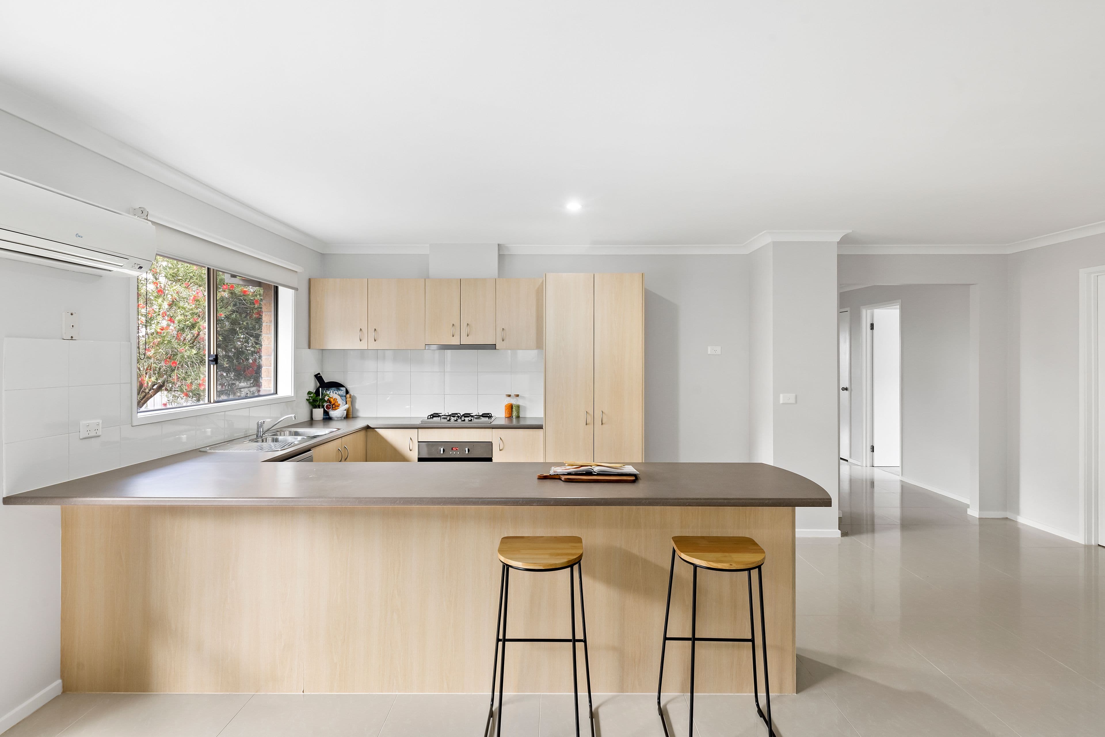 142 Phillip Drive, Sunbury VIC 3429, Sunbury - Thumbnail 3