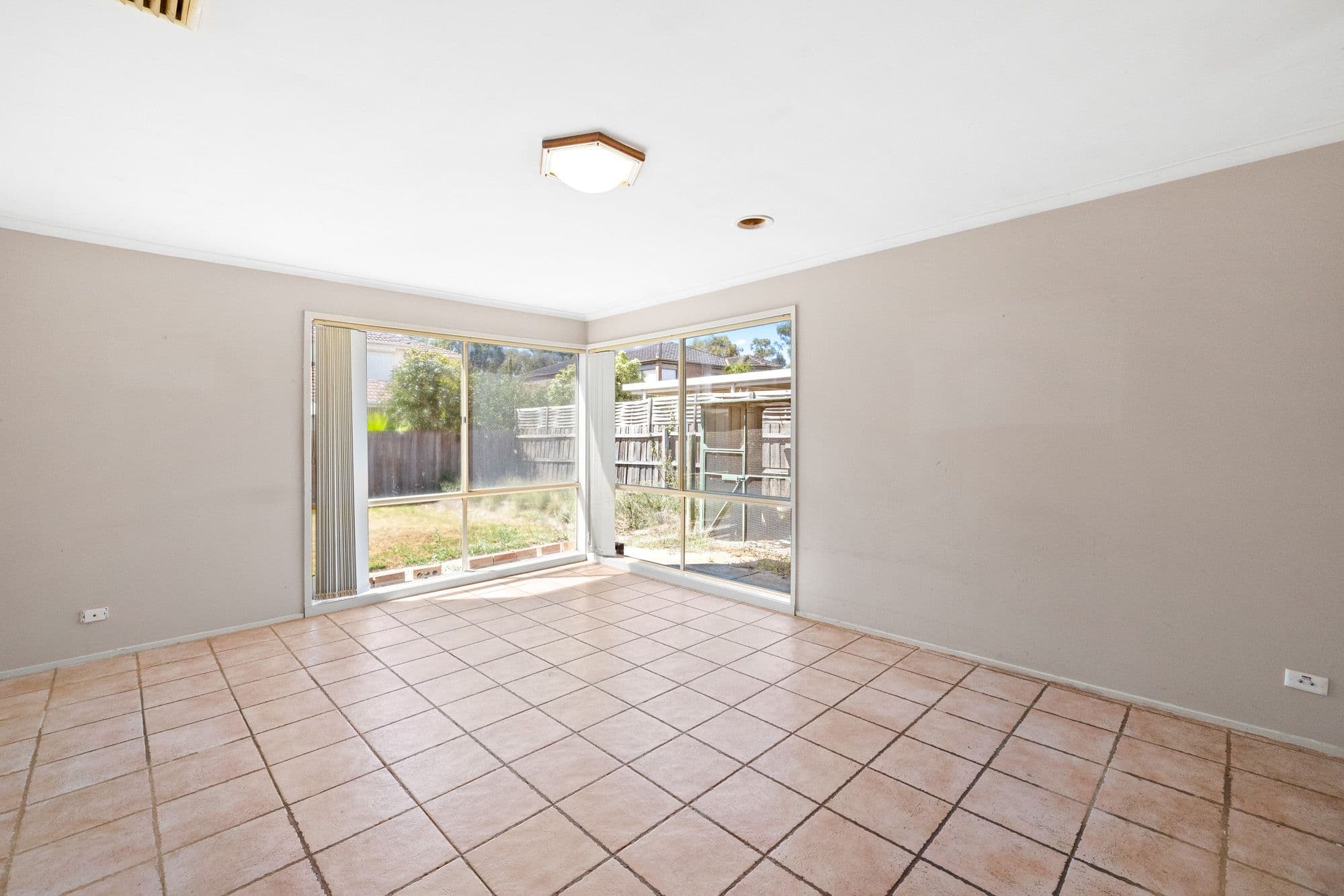 4 Holmesdale Close, Werribee VIC 3030, Werribee - Thumbnail 4