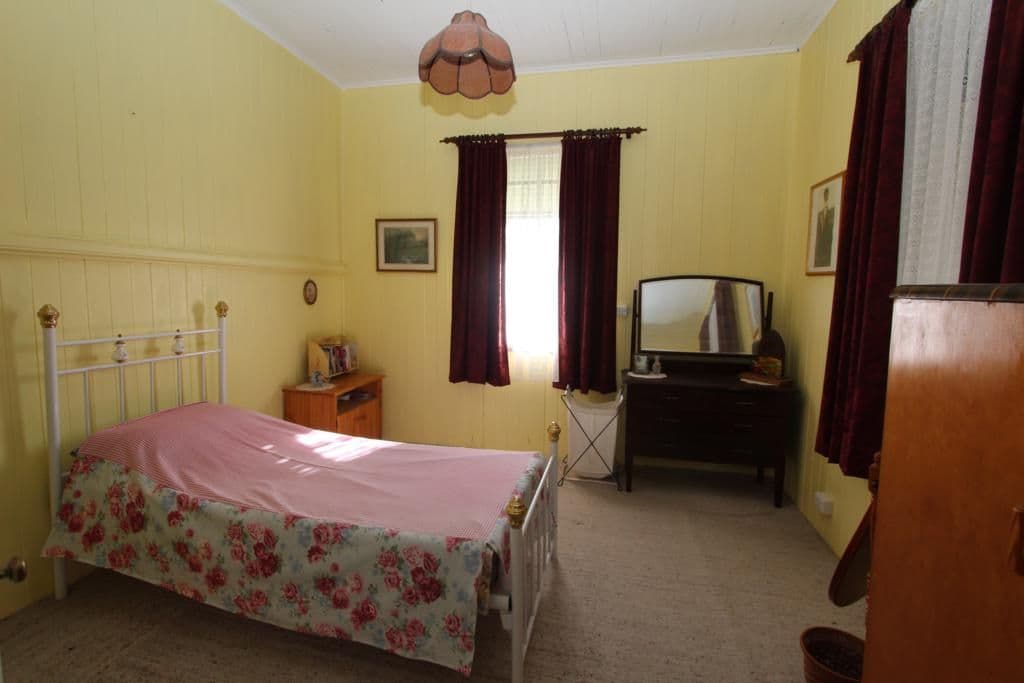 93 Rayleigh Street, WALLANGARRA QLD 4383, Wallangarra - Thumbnail 5