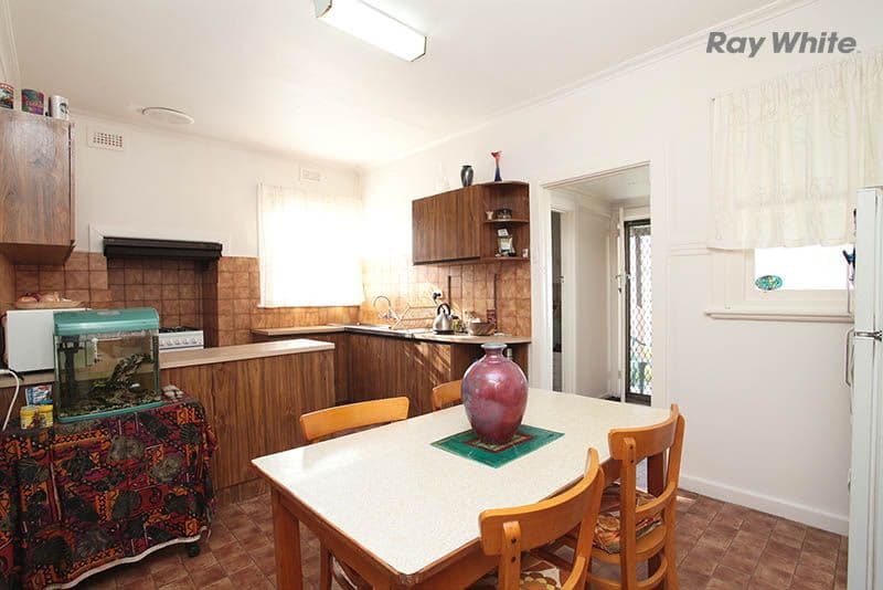 20 Curlew Avenue, ALTONA VIC 3018, Altona - Thumbnail 3