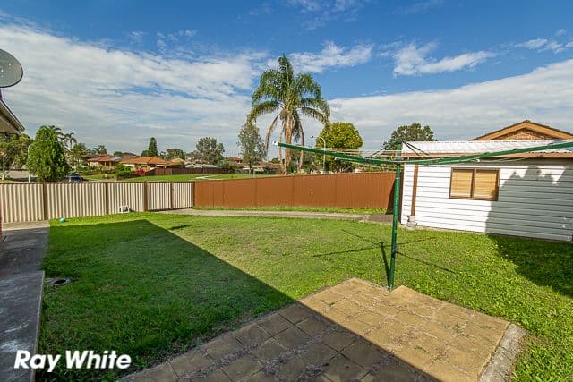 1 Rimfire Close, BOSSLEY PARK NSW 2176, Bossley Park - Thumbnail 4
