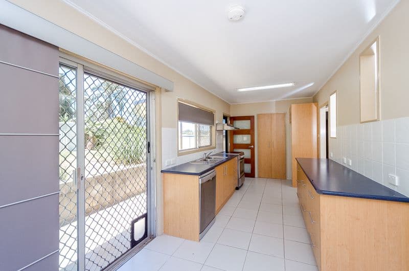 4 Steed Street, West Gladstone QLD 4680, West Gladstone - Thumbnail 2