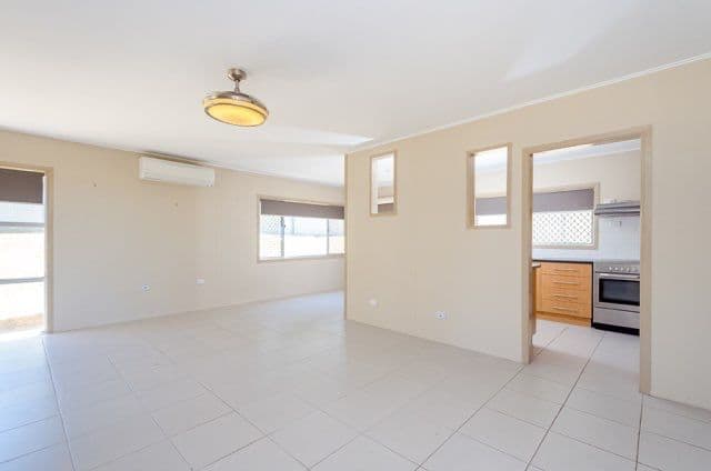 4 Steed Street, West Gladstone QLD 4680, West Gladstone - Thumbnail 3
