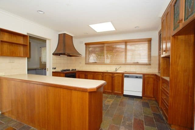7 Karoola Court, HOPPERS CROSSING VIC 3029, Hoppers Crossing - Thumbnail 2