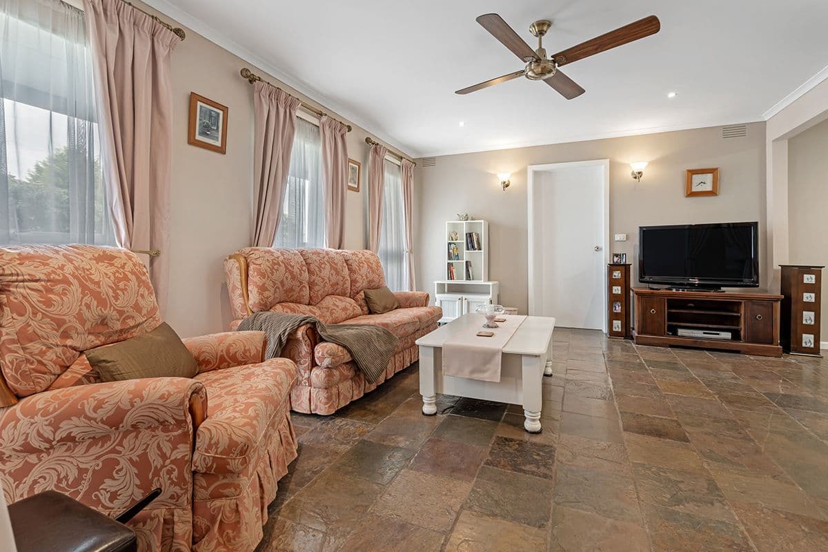 50 Wattleglen Street, Craigieburn VIC 3064, Craigieburn - Thumbnail 4