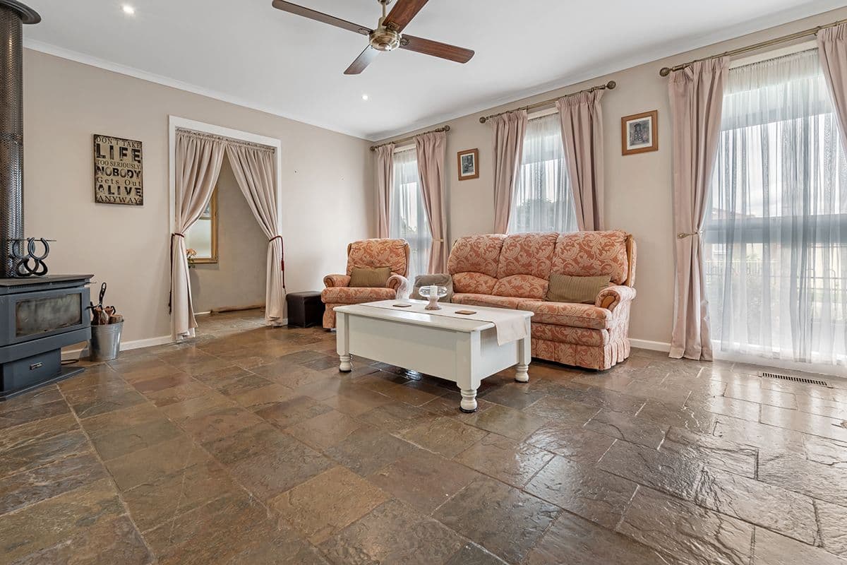 50 Wattleglen Street, Craigieburn VIC 3064, Craigieburn - Thumbnail 5