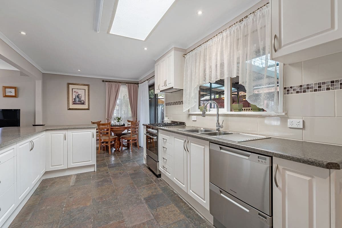 50 Wattleglen Street, Craigieburn VIC 3064, Craigieburn - Thumbnail 6