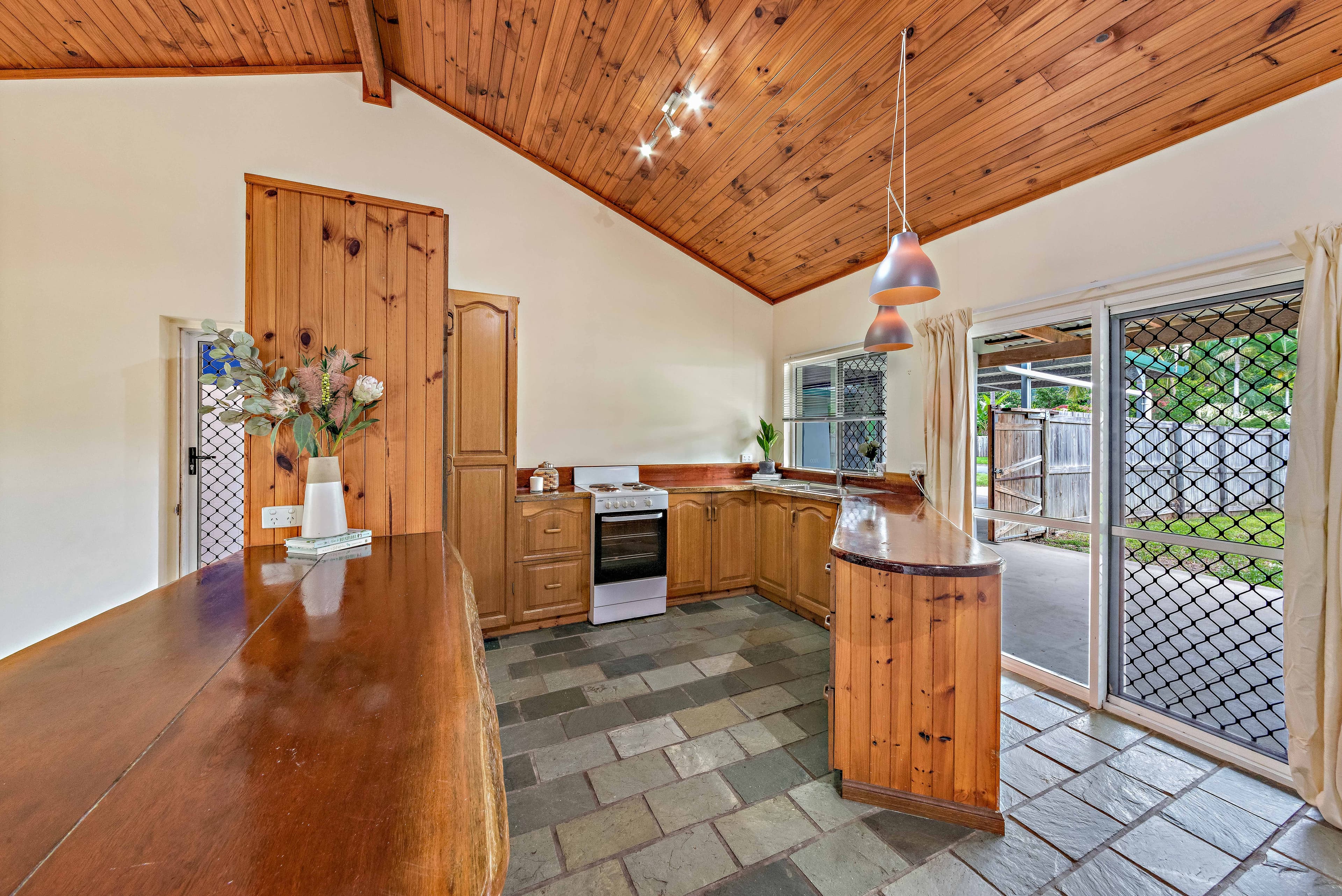 15 Catherine Crescent, Jubilee Pocket QLD 4802, Jubilee Pocket - Thumbnail 6