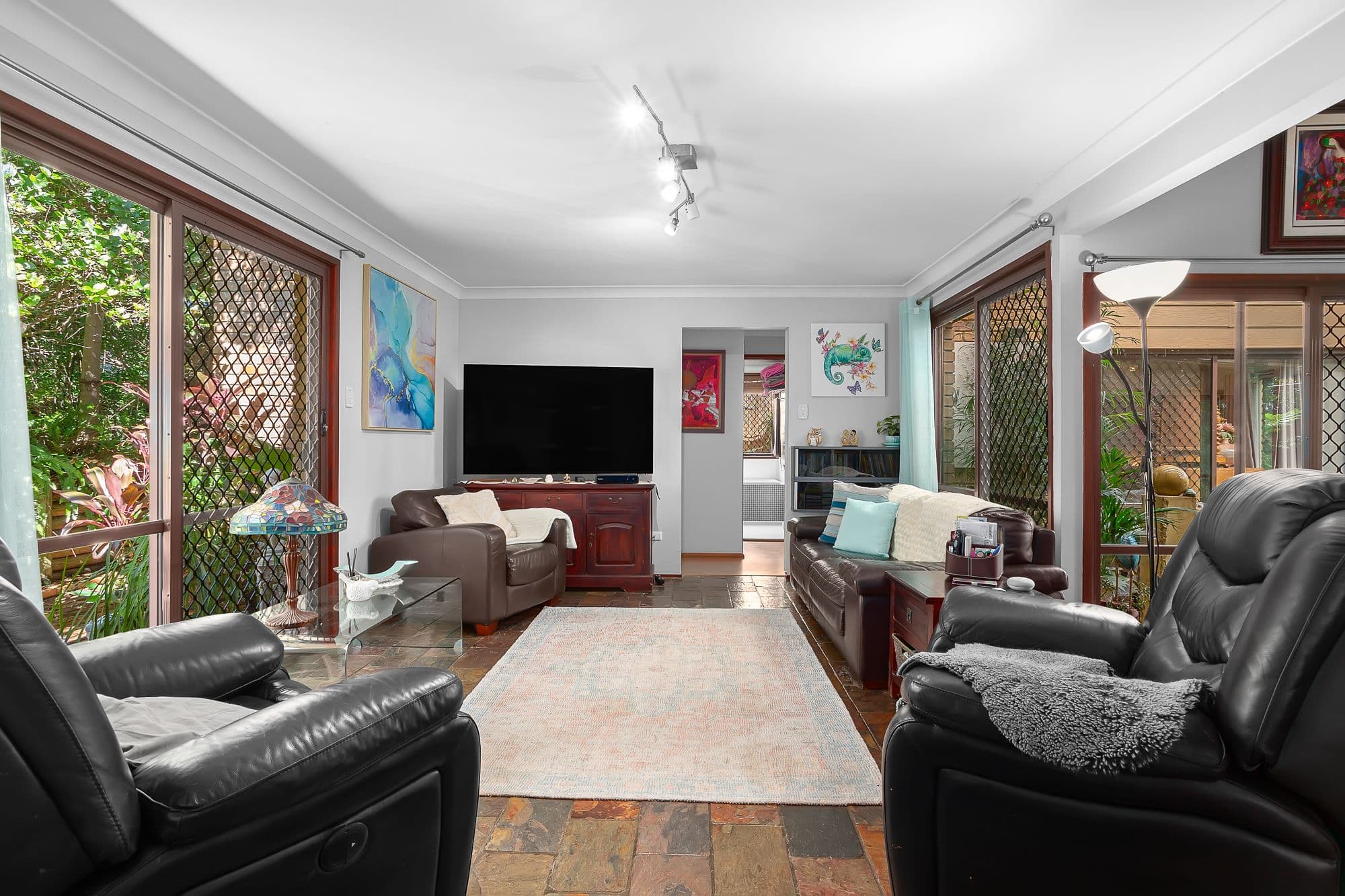 8 Gwandalan Street, Eight Mile Plains QLD 4113, Eight Mile Plains - Thumbnail 2