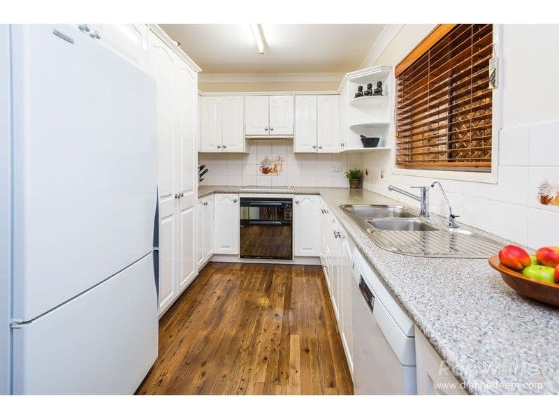 10 Redleaf Street, Mansfield QLD 4122, Mansfield - Thumbnail 4