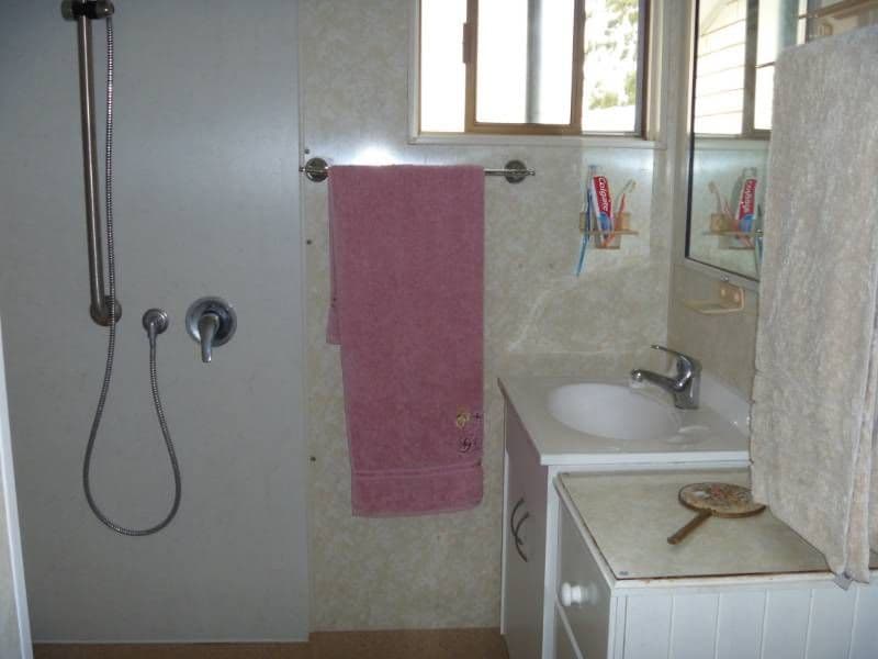 6 Hetherington Street, WEST GLADSTONE QLD 4680, West Gladstone - Thumbnail 4