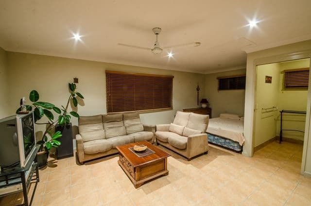 9 Sweetgum Street, ASHMORE QLD 4214, Ashmore - Thumbnail 8