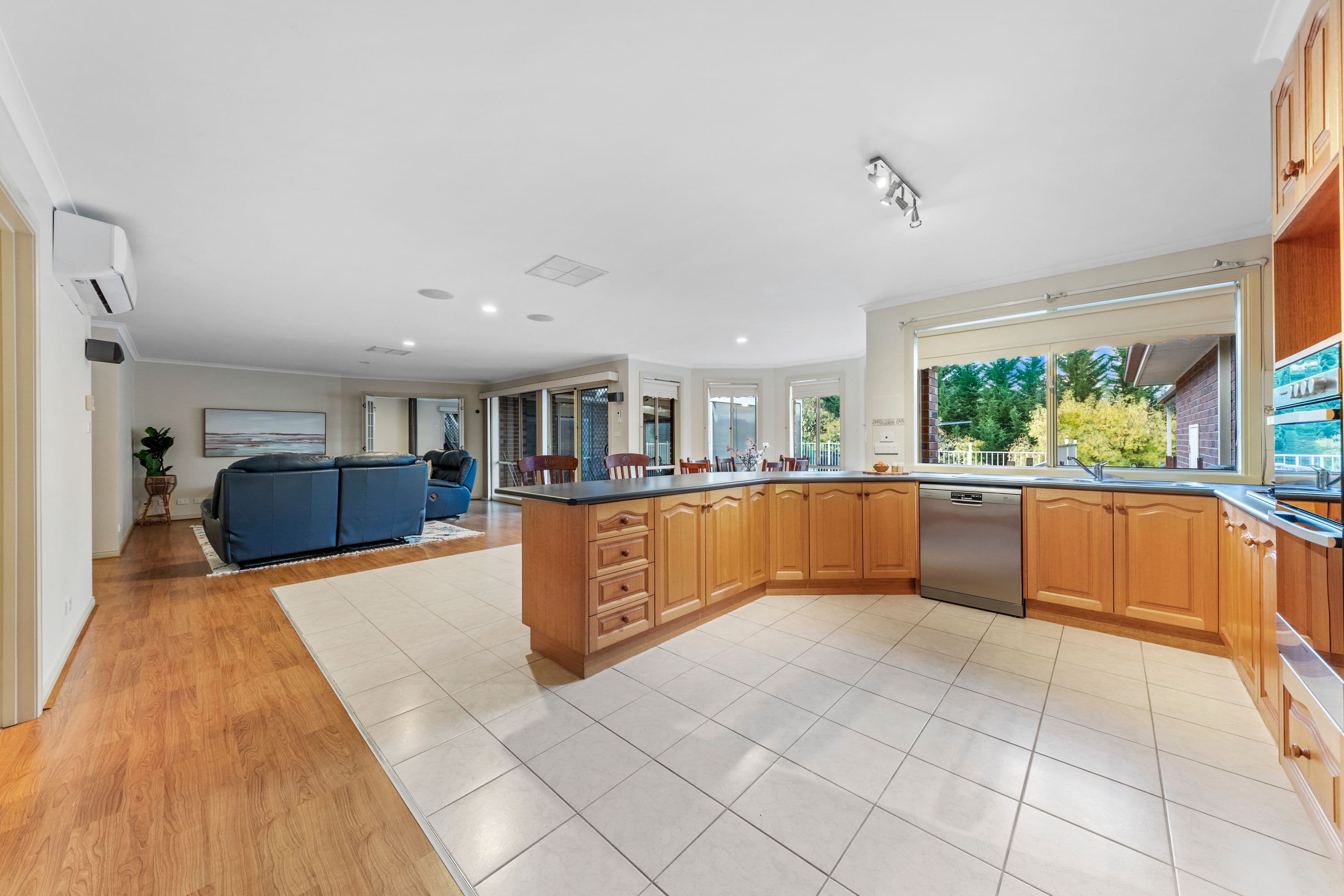 60 Bellbird Close, Pakenham VIC 3810, Pakenham - Thumbnail 4
