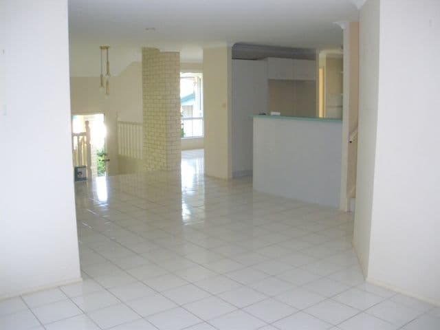 7 St Ives Court, ROCHEDALE SOUTH QLD 4123, Rochedale South - Thumbnail 5