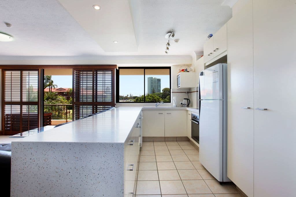 5 'Kings Row South'  18 Commodore Drive, SURFERS PARADISE QLD 4217, Surfers Paradise - Thumbnail 6