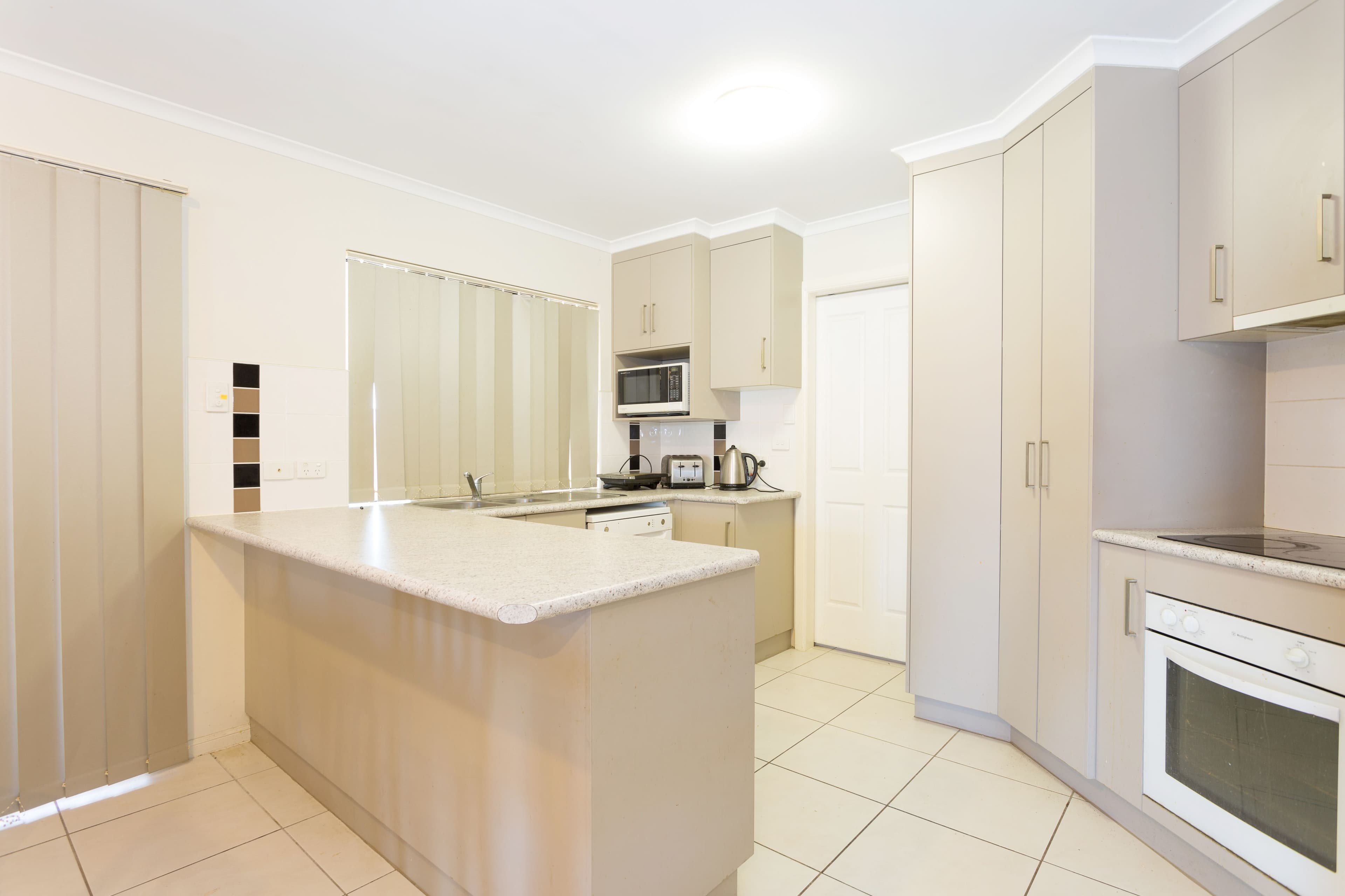 4 Lucinda Street, Glenella QLD 4740, Glenella - Thumbnail 2