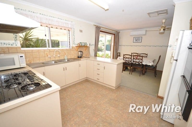 11 Florida Court, CRAIGMORE SA 5114, Craigmore - Thumbnail 4