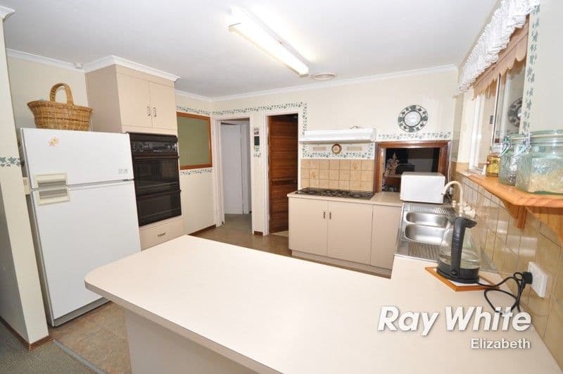 11 Florida Court, CRAIGMORE SA 5114, Craigmore - Thumbnail 5