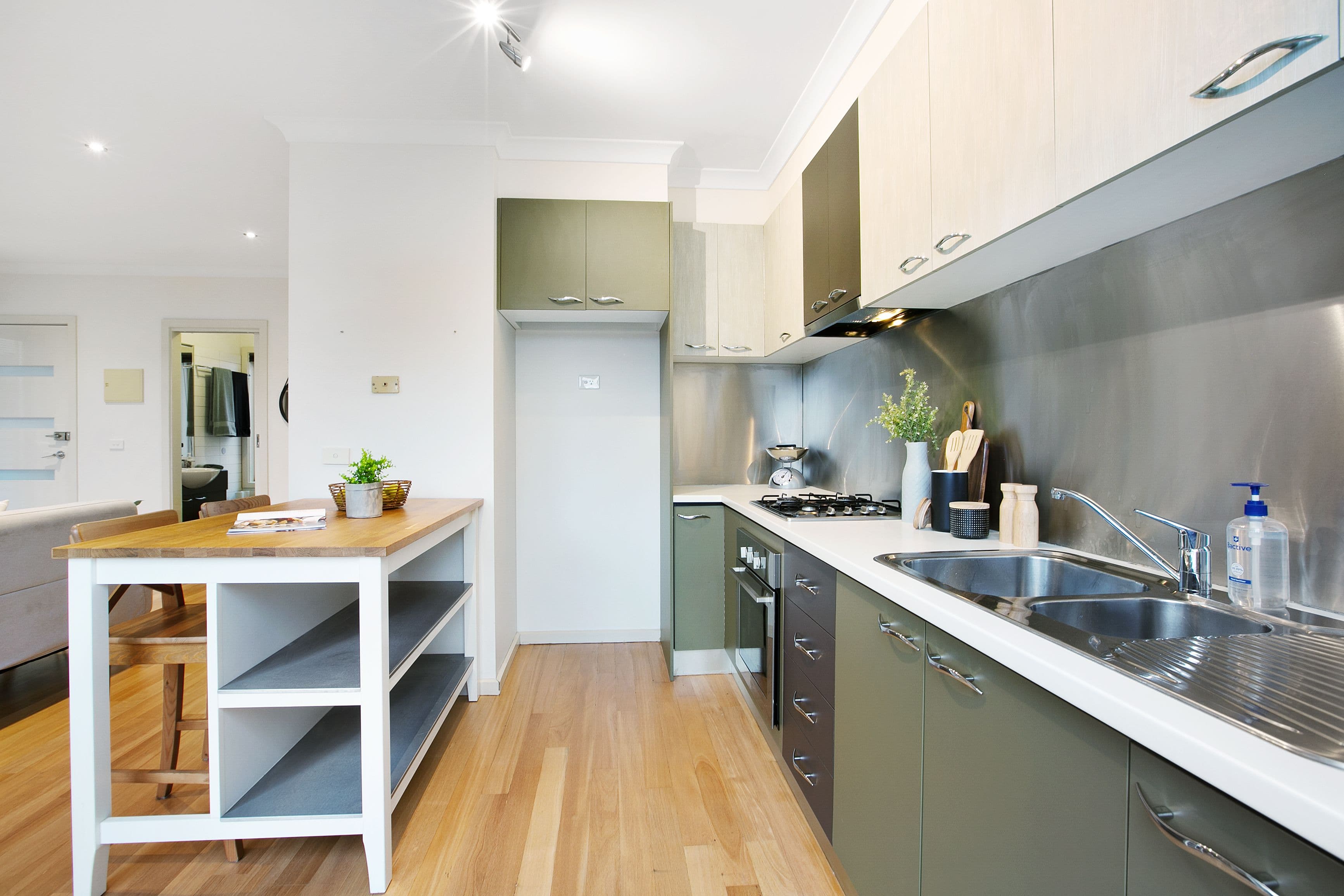 19 Nicholson Avenue, Reservoir VIC 3073, Reservoir - Thumbnail 8