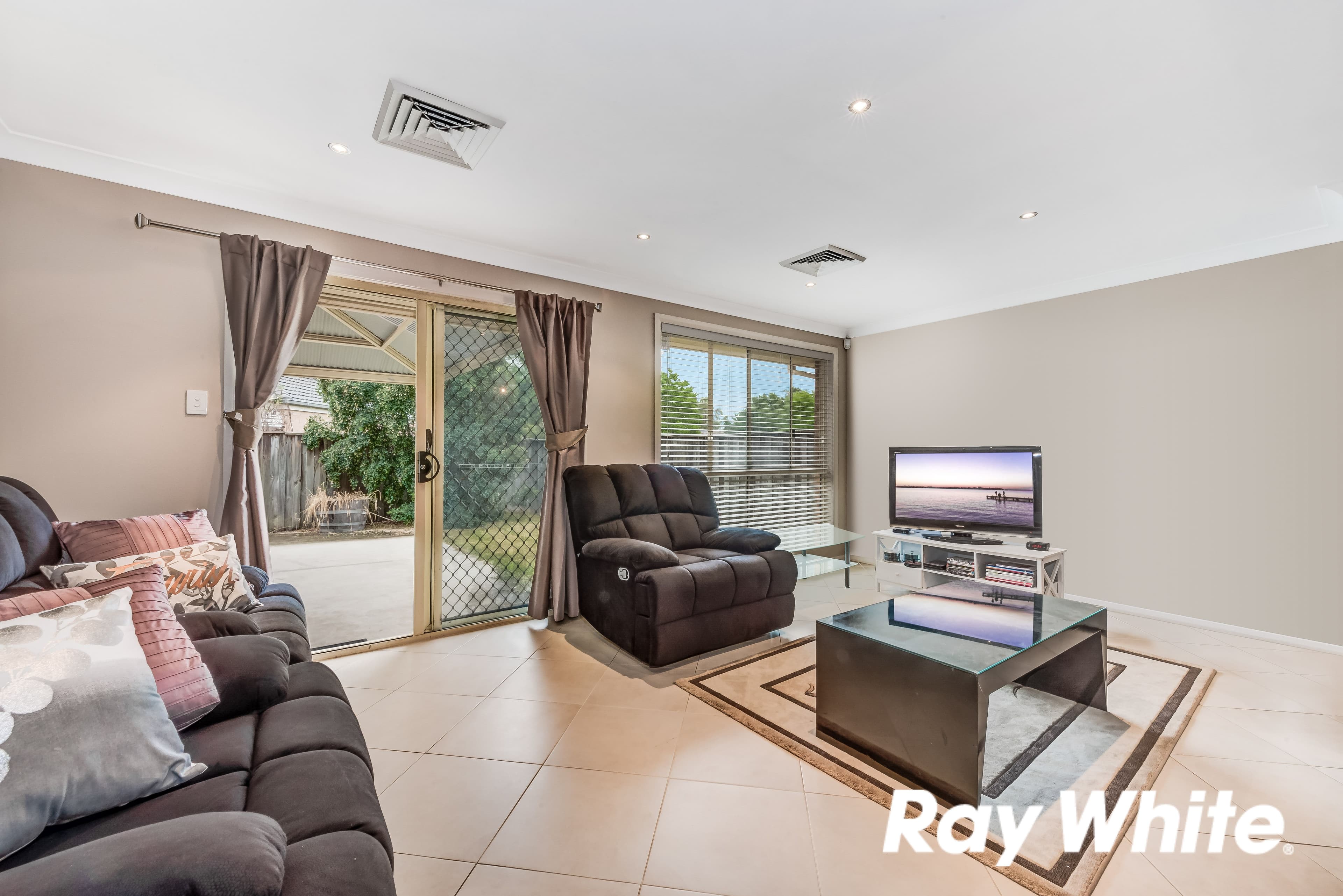 28 Aberdour Avenue, Rouse Hill - Thumbnail 2