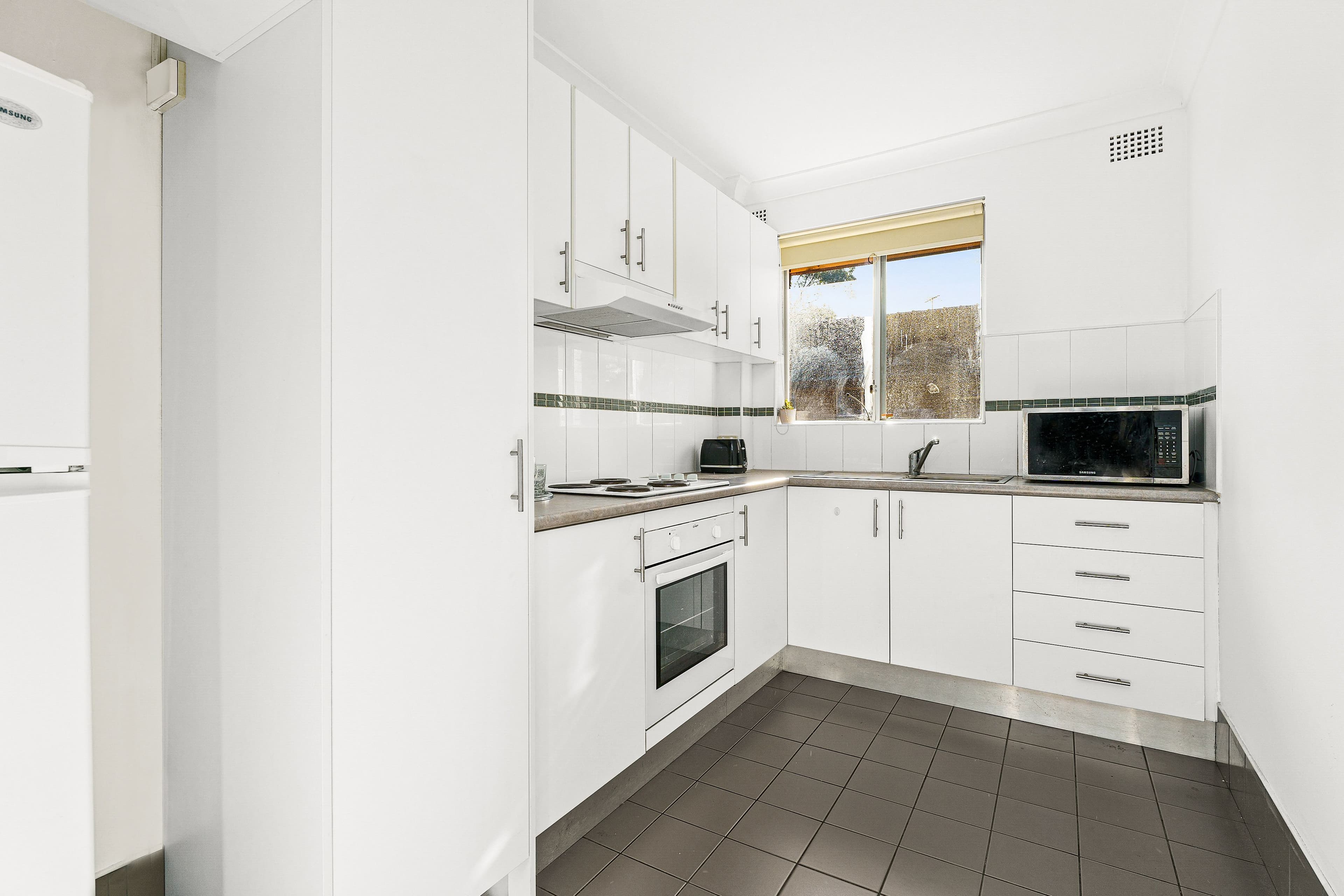 10 Oxford Street, Mortdale NSW 2223, Mortdale - Thumbnail 3