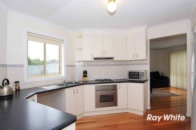 6 Greenbriar Way, CRANBOURNE WEST VIC 3977, Cranbourne West - Thumbnail 2