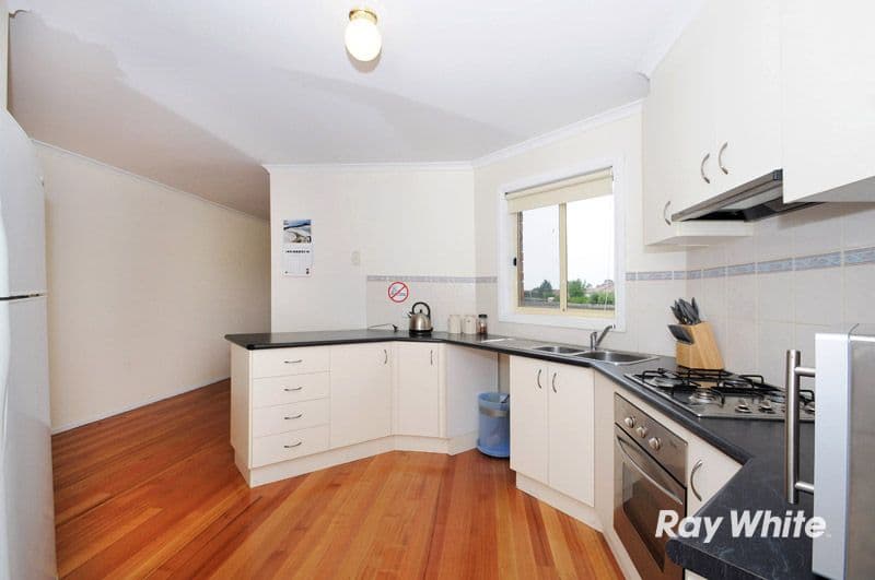 6 Greenbriar Way, CRANBOURNE WEST VIC 3977, Cranbourne West - Thumbnail 5