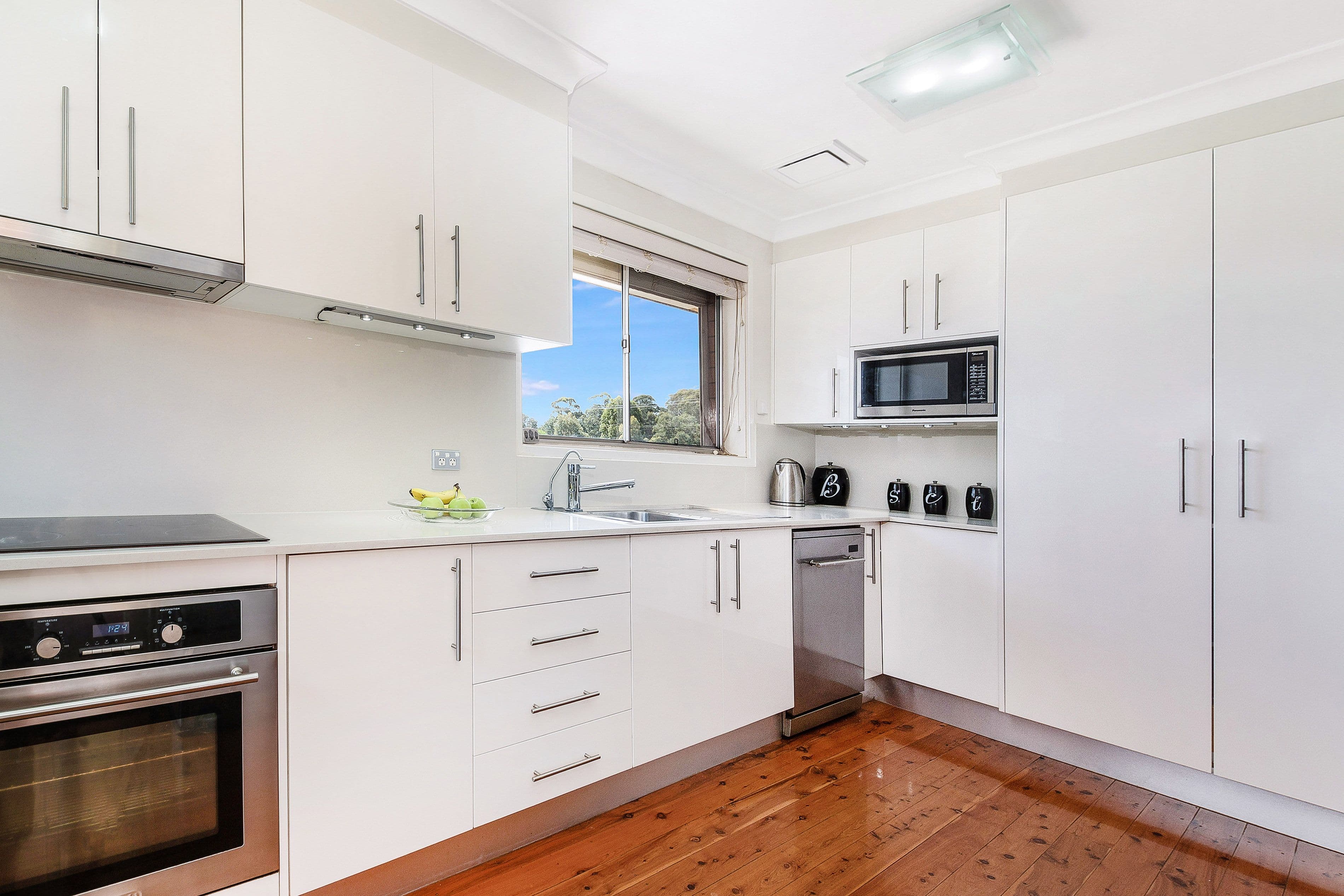 11 Caroline Crescent, Georges Hall NSW 2198, Georges Hall - Thumbnail 4