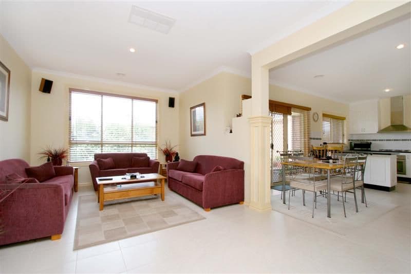 14 Renfrey Gardens, CAROLINE SPRINGS VIC 3023, Caroline Springs - Thumbnail 4