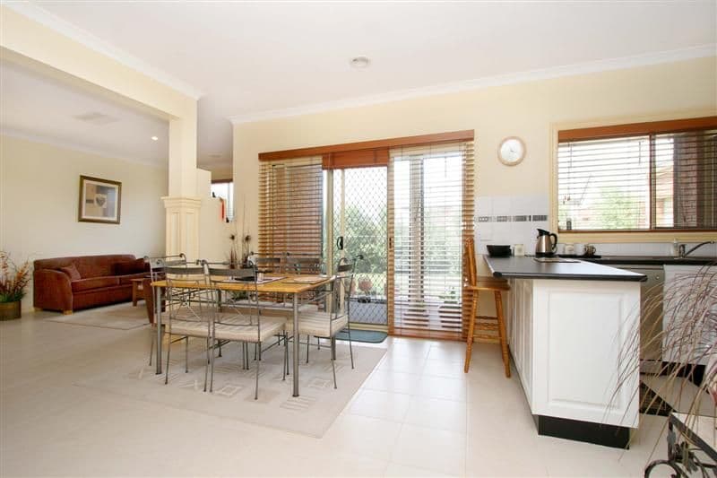 14 Renfrey Gardens, CAROLINE SPRINGS VIC 3023, Caroline Springs - Thumbnail 6