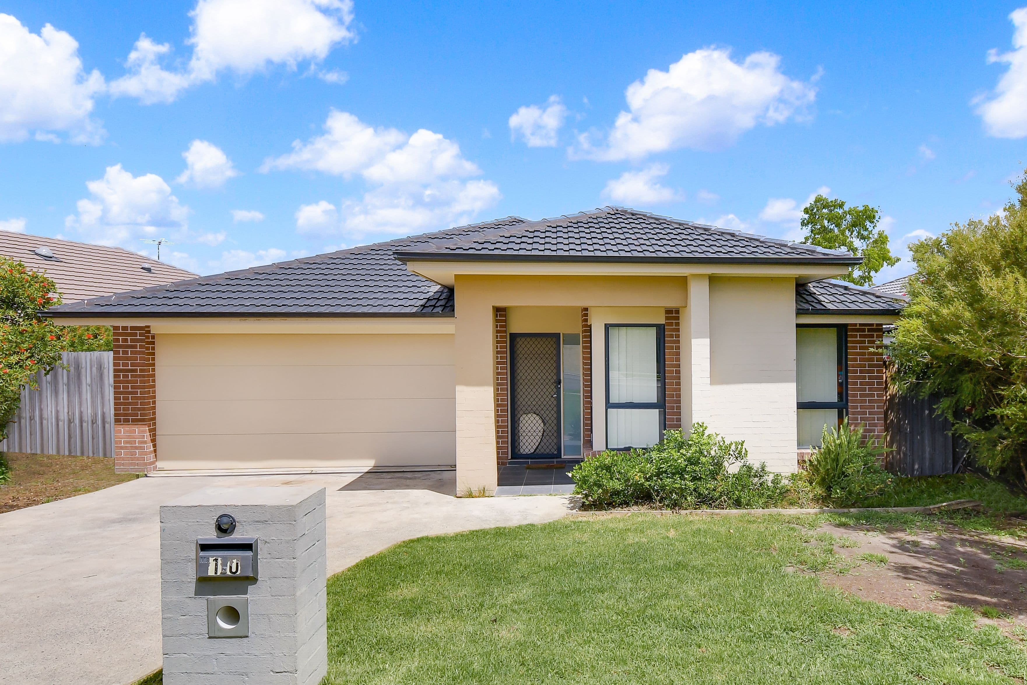 10 Ingleburn Gardens Drive, BARDIA NSW 2565, Bardia - Image 1