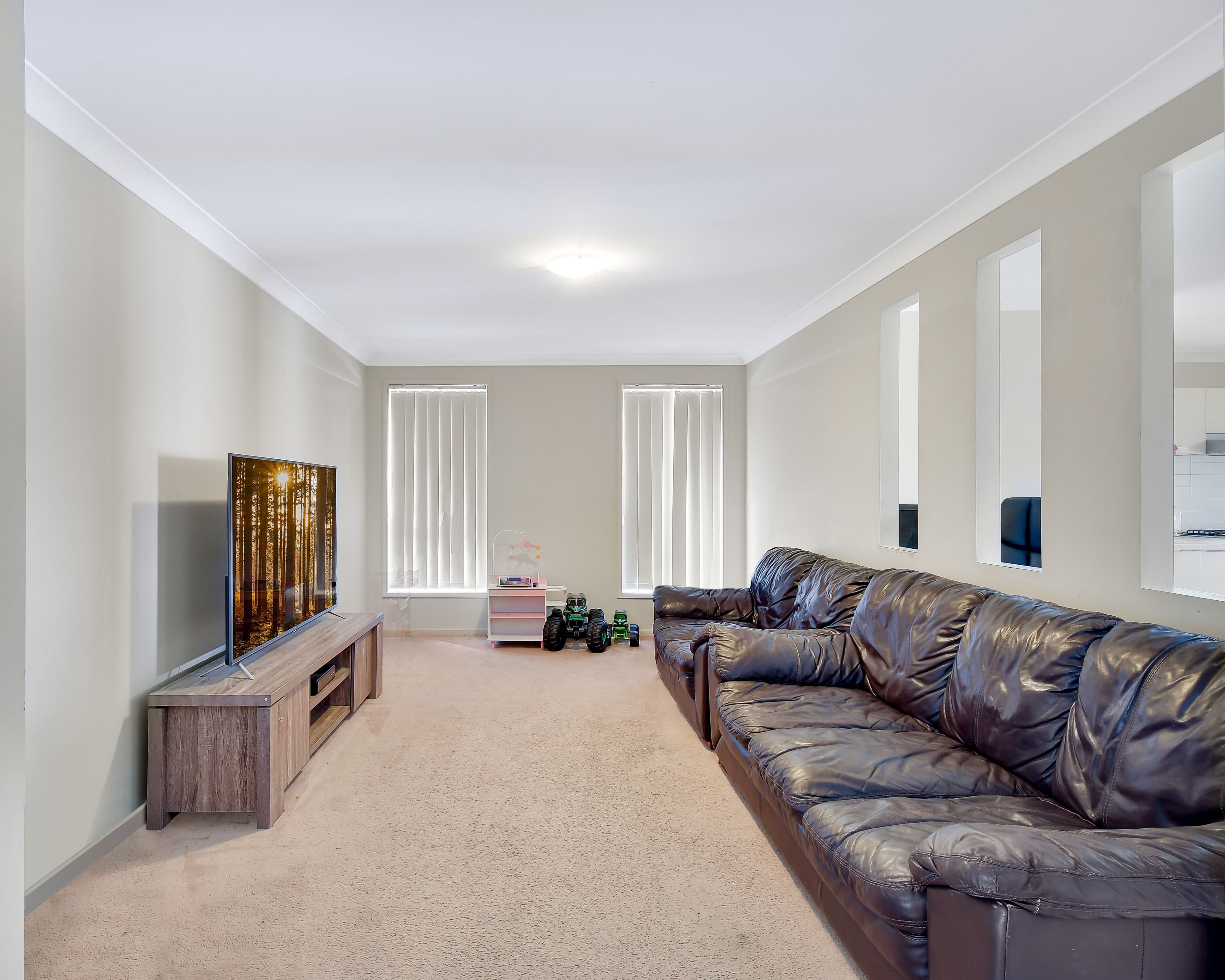 10 Ingleburn Gardens Drive, BARDIA NSW 2565, Bardia - Thumbnail 2