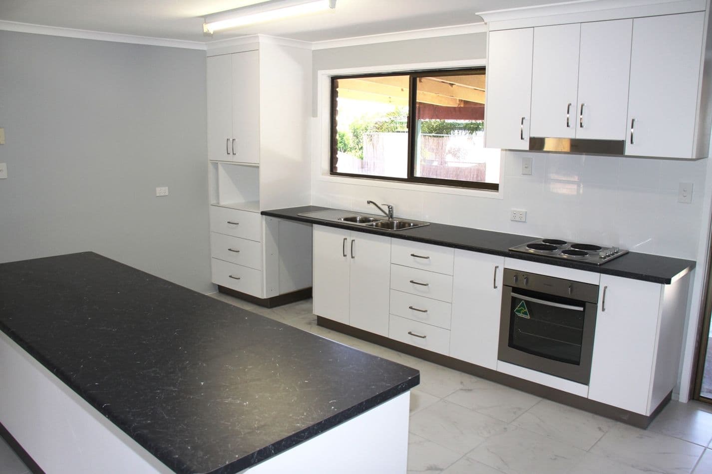 18 Macedon Street, Tannum Sands QLD 4680, Tannum Sands - Thumbnail 2