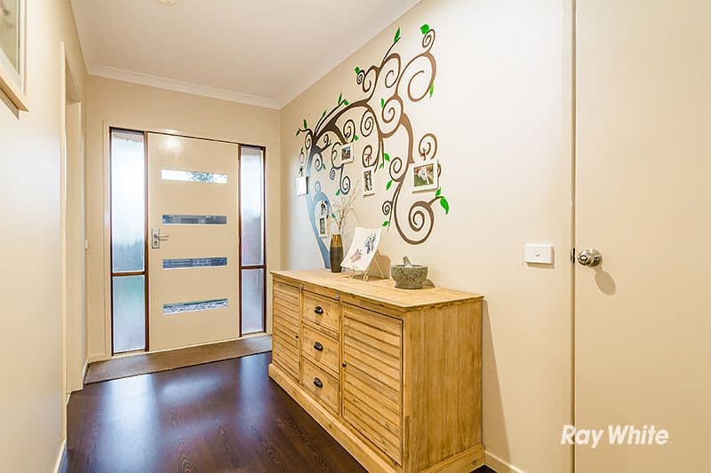 38 McCallum Drive, Cranbourne East VIC 3977, Cranbourne East - Thumbnail 4
