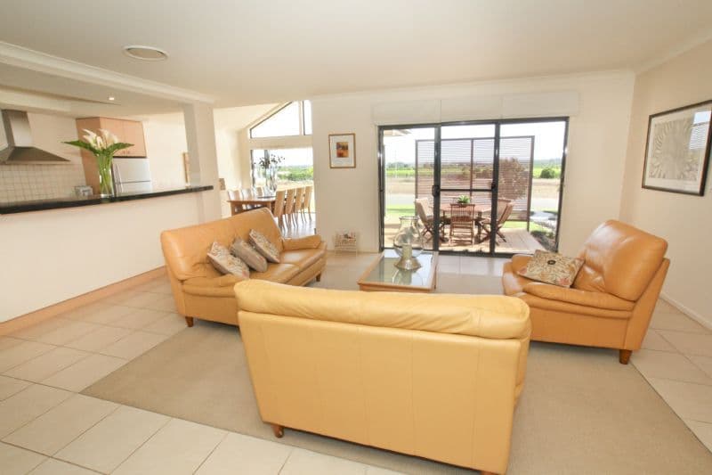 3 Elizabeth Drive, LAKE WYANGAN NSW 2680, Lake Wyangan - Thumbnail 7