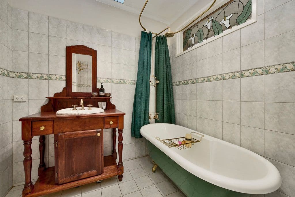 42 Kingswood Drive, Dingley Village VIC 3172, Dingley Village - Thumbnail 4