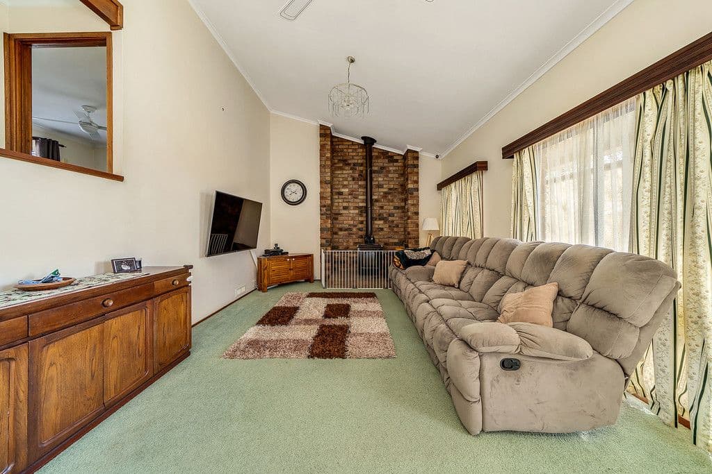 15 Fitzgibbon Place, Karabar NSW 2620, Karabar - Thumbnail 2