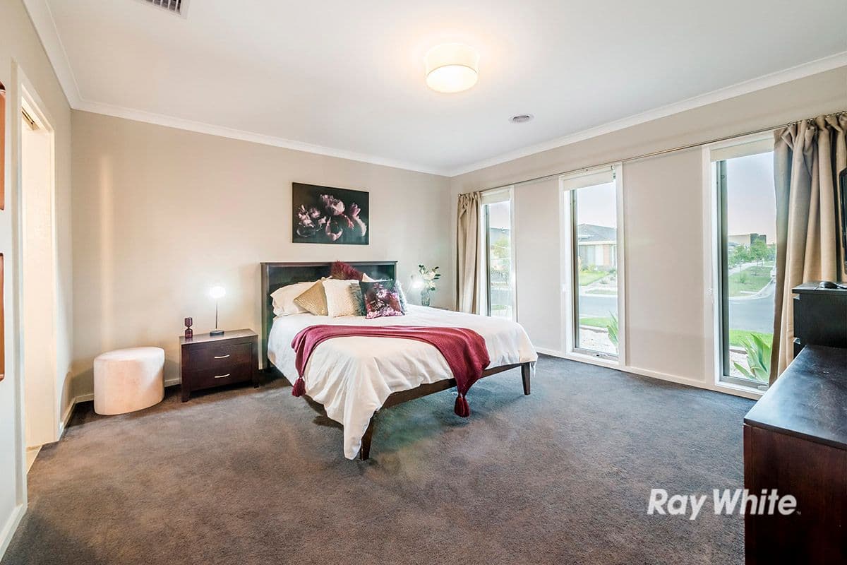 7 Tinnadice Road, CRANBOURNE EAST VIC 3977, Cranbourne East - Thumbnail 2
