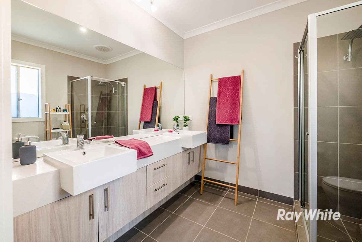 7 Tinnadice Road, CRANBOURNE EAST VIC 3977, Cranbourne East - Thumbnail 3