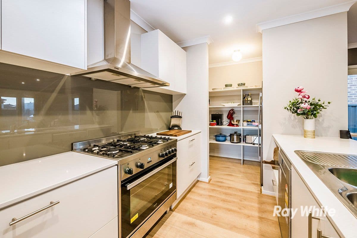 7 Tinnadice Road, CRANBOURNE EAST VIC 3977, Cranbourne East - Thumbnail 4