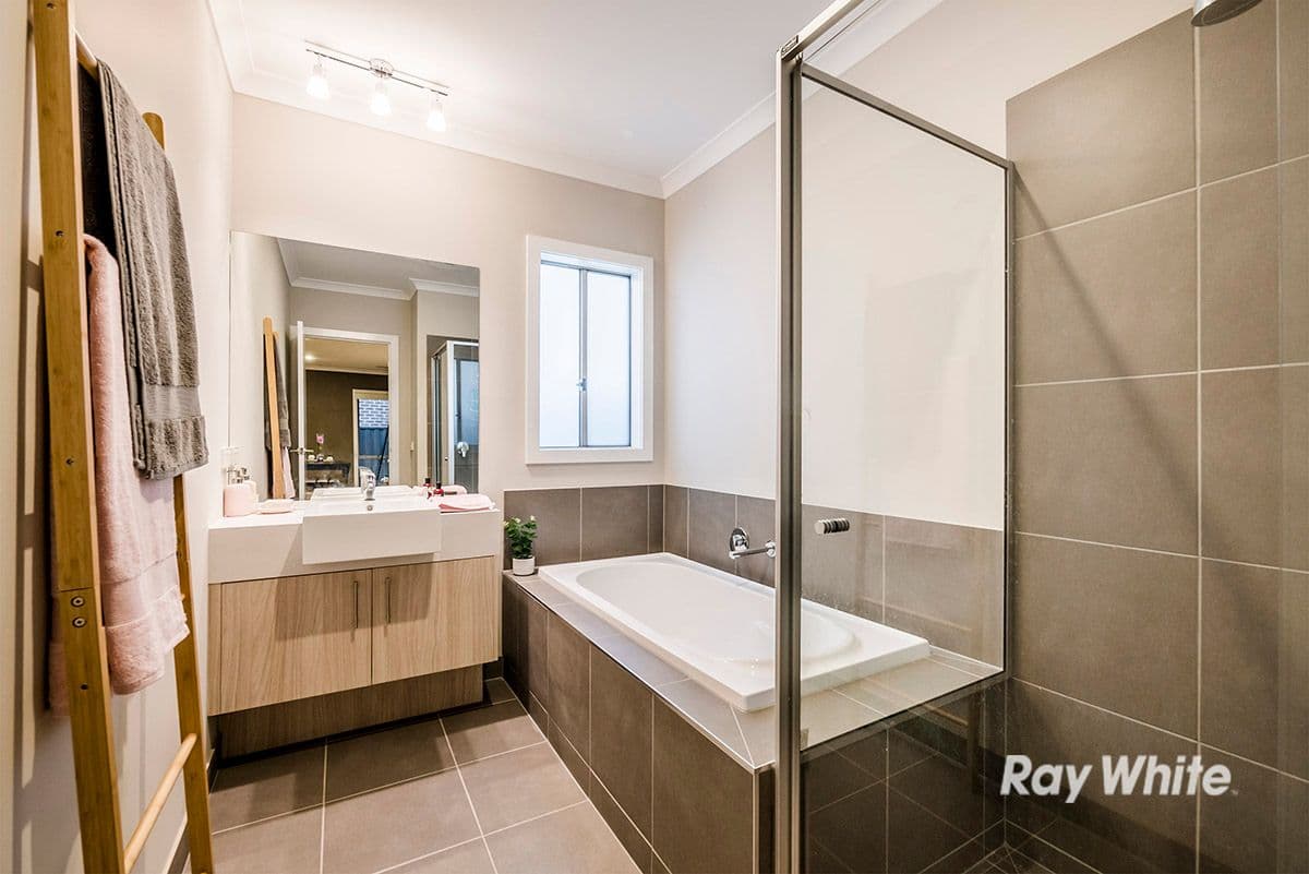 7 Tinnadice Road, CRANBOURNE EAST VIC 3977, Cranbourne East - Thumbnail 8