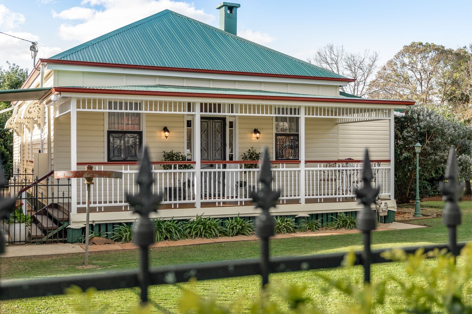 203 Russell Street, Newtown QLD 4350, Newtown - Thumbnail 2
