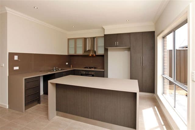 9 Clarendon Street, CRAIGIEBURN VIC 3064, Craigieburn - Thumbnail 2