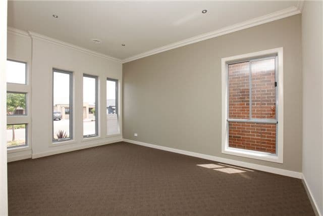 9 Clarendon Street, CRAIGIEBURN VIC 3064, Craigieburn - Thumbnail 4