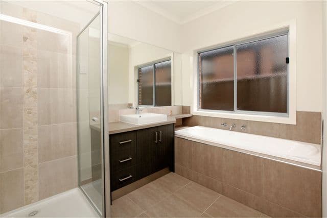 9 Clarendon Street, CRAIGIEBURN VIC 3064, Craigieburn - Thumbnail 8